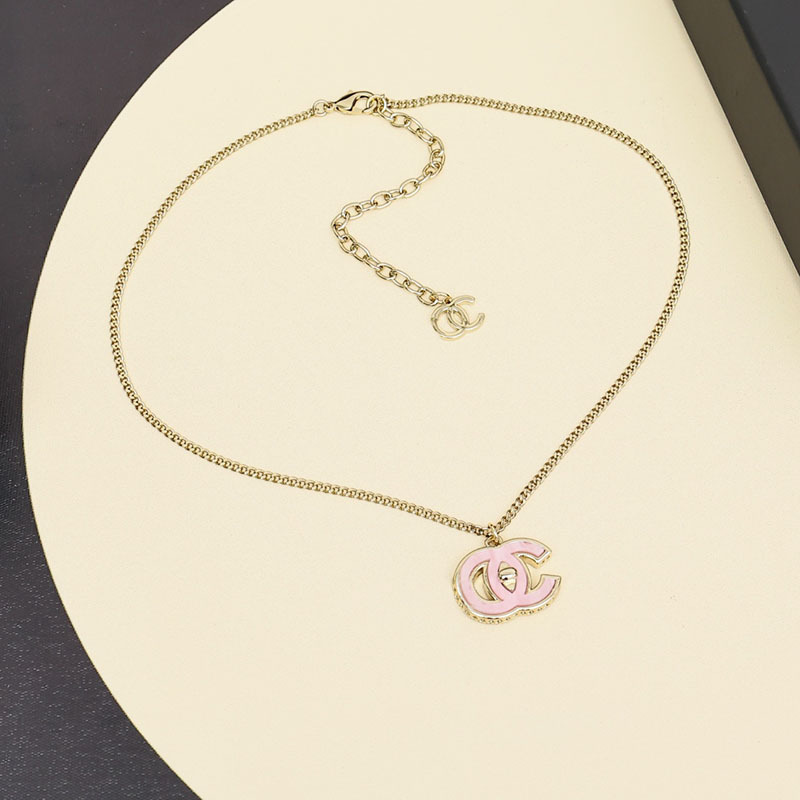 New Ice-Clear Jelly Pink Letter Necklace for Girls, Exquisite, Light and Luxurious, Online Fashion and Versatile Necklace for Women
