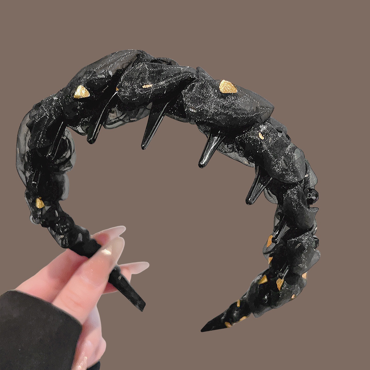 #118 black gilt beads