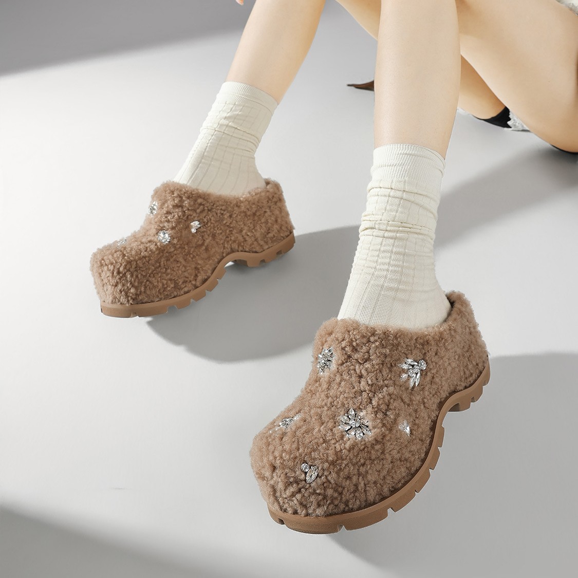 【现货】高级感水钻勃肯鞋女厚底增高外穿毛毛鞋一脚蹬包头半拖鞋