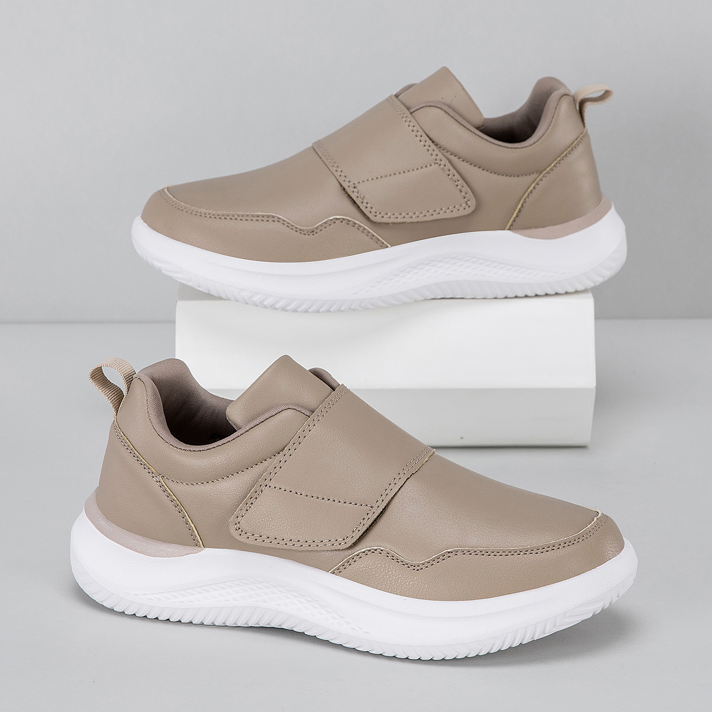 Men's autumn leather waterproof sports shoes, soft-soled, non-slip, for middle-aged and elderly men, available in large sizes, casual walking shoes