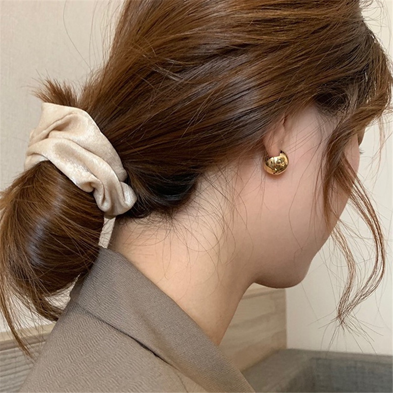 High color all-match simple round ball earrings women's Korean ins cold style earrings 2020 new fashion earrings