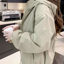 ��ɫ�_�h������朶̿����e��������С�����Bñ�p�A������Ů����