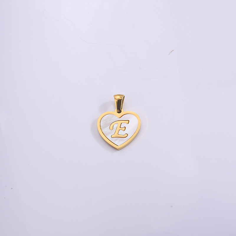 Nuevo colgante de corazón de melocotón de acero de titanio, accesorios de concha de letras inglesas, colgante pequeño, joyería de amor de bricolaje, collar a juego