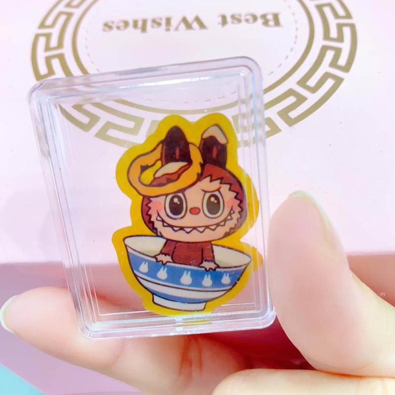 ラブブ labubu 携帯電話ステッカー 2mg 漫画かわいい新年幸運の色金フレーク水貝 999 純金卸売|undefined