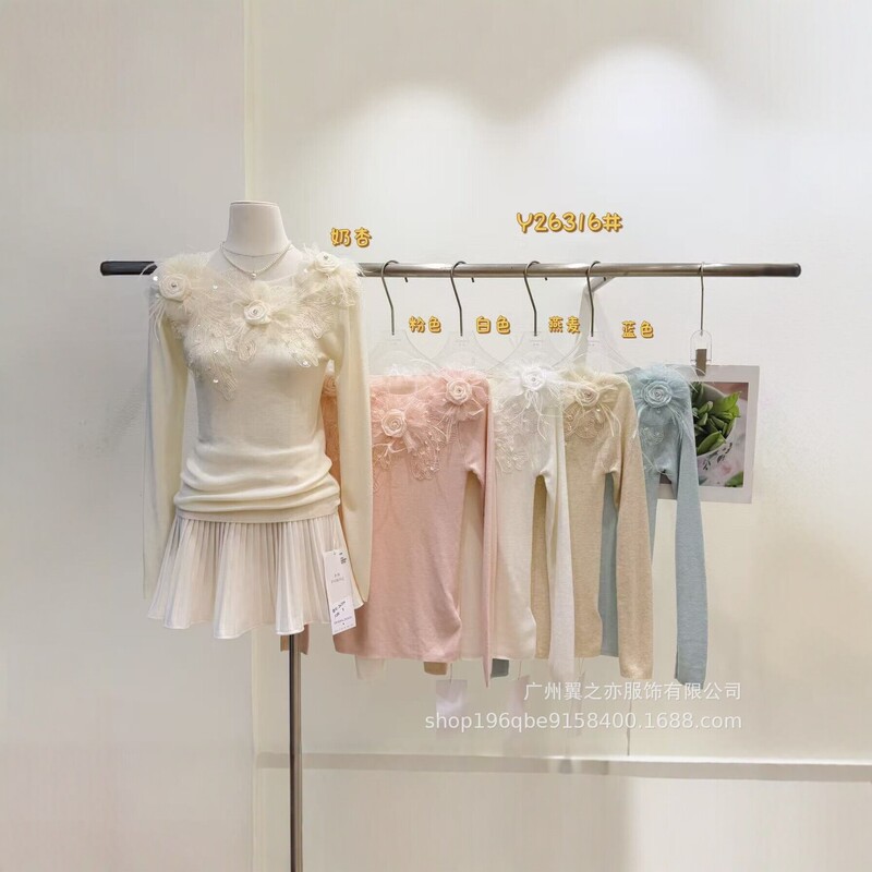 New autumn and winter designs: stylish, eye-catching, and flattering slim-fit knit tops with three-dimensional floral patterns New autumn and winter designs: stylish, eye-catching, and flattering slim-fit knit tops with three-dimensional floral patterns