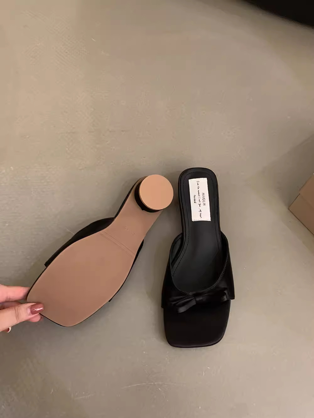 Zapatos de tacón alto con lazo de viento de noche francés, sandalias plateadas, sandalias y pantuflas de tacón grueso de verano con falda, zapatos de hadas