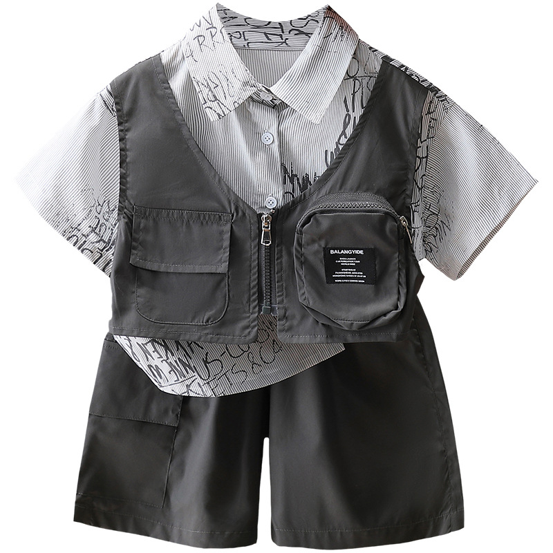 7220 Traje de verano para niños 2025 Nuevo estilo para niños Camisa a rayas de dos piezas falsa coreana Verano neto neto traje de dos piezas