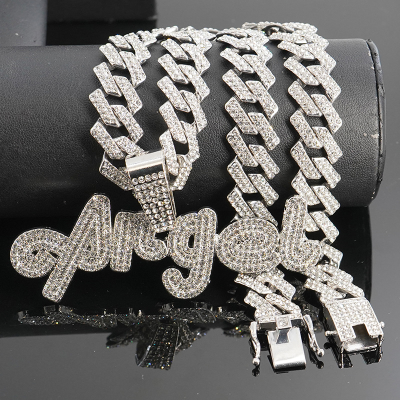 Europa y América Hip Hop material de aleación Ángel colgante de letras de diamantes completo collar de cadena cubana personalidad accesorios hipster
