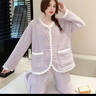ɺ���q˯�¶���Ů���_���Ӻ����b������ɫ���⴩���m�q��ů�Ҿӷ�