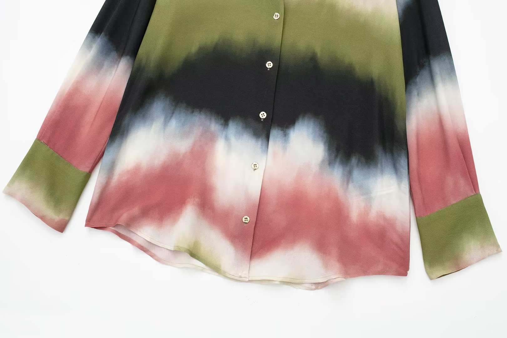 Neues Set aus Batikhemd und bedruckter Hose für Damen im Sommer 2024_voghion.com