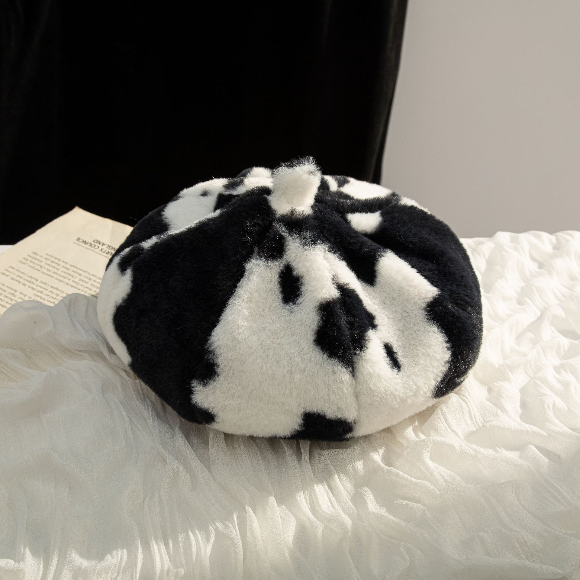 Unisex Vintage Style Cows Graffiti Cattle Eaveless Beret Hat display picture 8