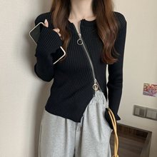 打底衫女内搭毛衣春夏大码胖mm不规则长袖针织衫修身别致短款上衣