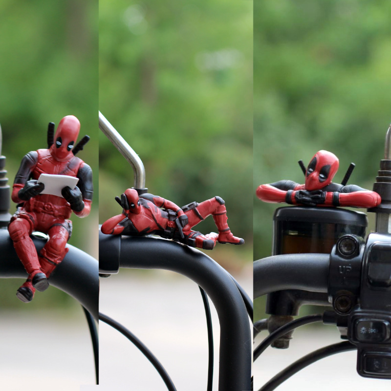 Batería de Deadpool motocicleta eléctrica decoración accesorios accesorios adornos de automóviles muñecas muñecas