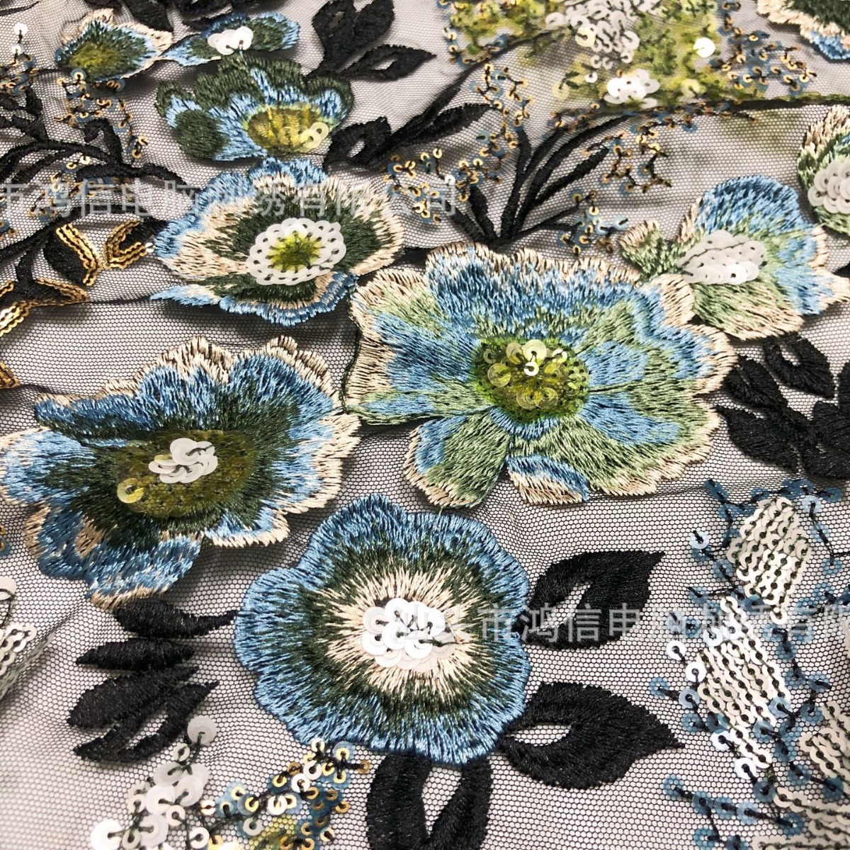 メッシュ糸多色平刺繍糸 + 多畳ビーズ片高品質刺繍生地はチャイナドレスなどのデザインに適している