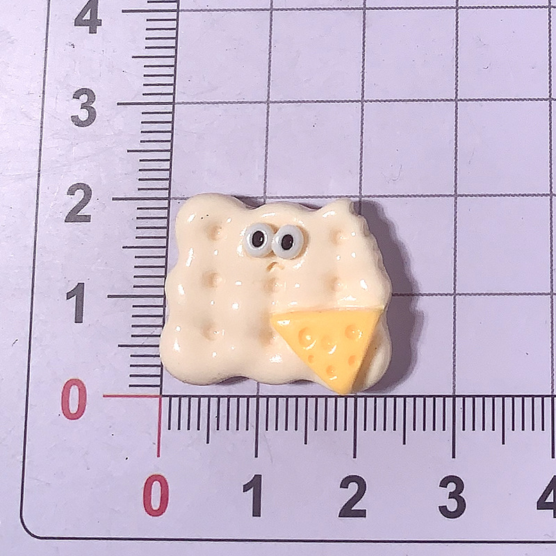 Caricatura brillante cara extraña comida DIY accesorios de resina joyas hechas a mano pinzas de pelo de casco de teléfono celular taza de agua tocado al por mayor