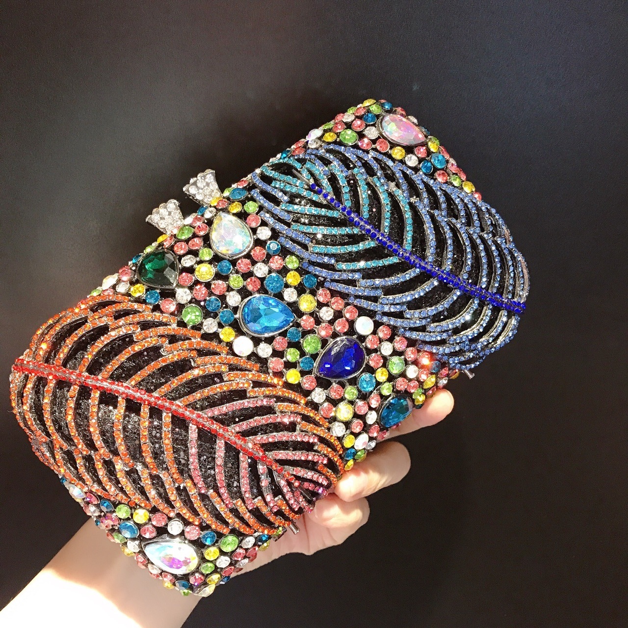 Hoja pluma metal diamantes bolsas de maquillaje bolsas de gemas coloridas bolsas de diamante de diamante de hebilla magnética bolsas de mano