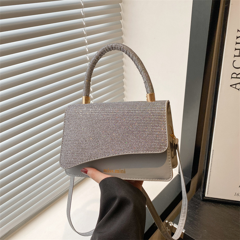 Verano nuevo estilo 2025 bolso de axila popular moda textura simple bolso de viaje pequeño para mujer pu hombro pequeño bolso cuadrado mano