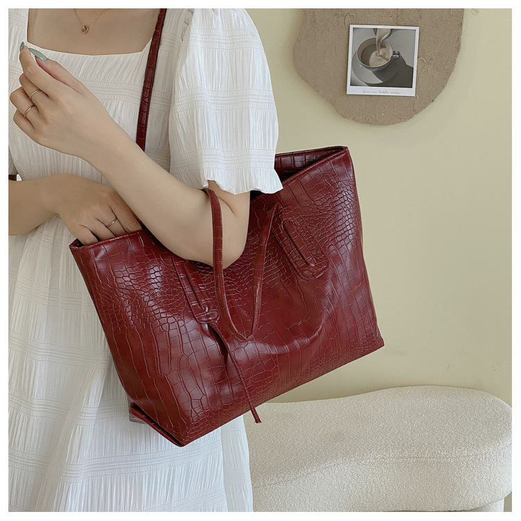 Wholesale Retro Solid Color Large-capacity Shoulder Bag Nihaojewelry display picture 10