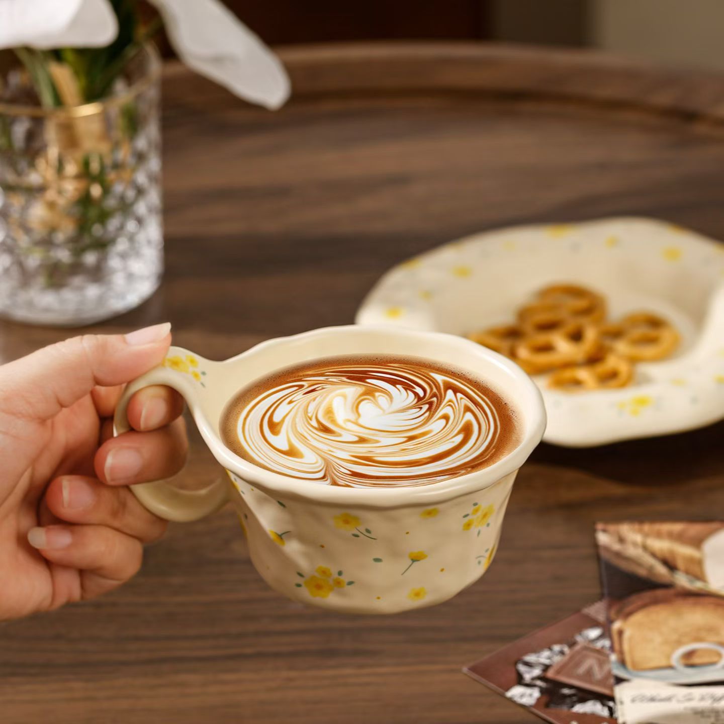 Creativo de alto valor de la cara Xiaozuihua taza de cerámica combinación de plato taza de marca para chicas taza de café de la tarde taza de té transfronteriza