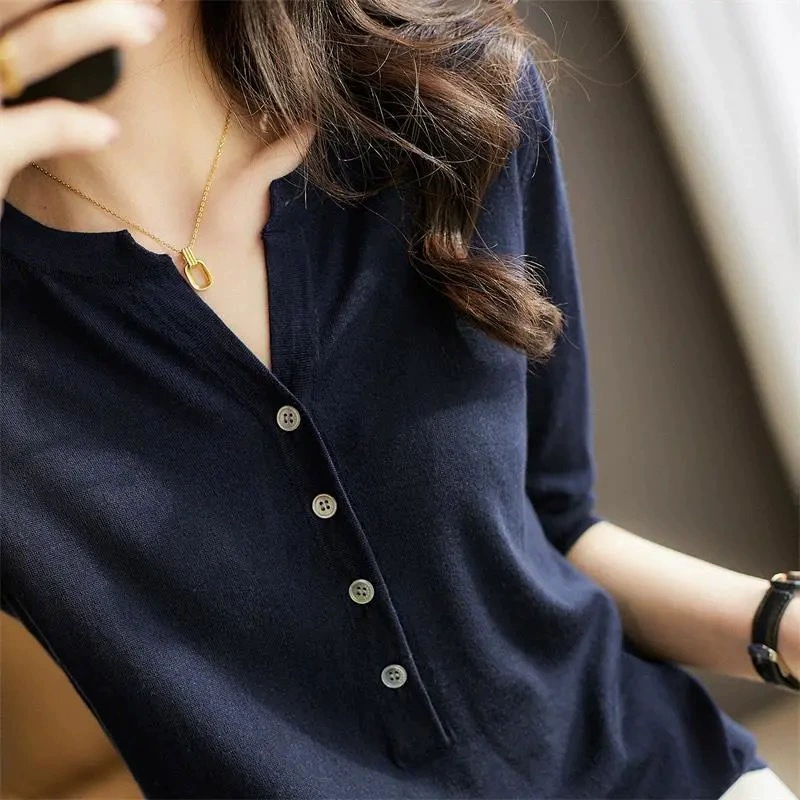 Оптовая ПРОДАЖА футболки с коротким рукавом Весна и лето 2023 Новый ледяной Шелковый свитер тонкий Свободный Топ в европейском и американском стиле с V-образным вырезом для женщин