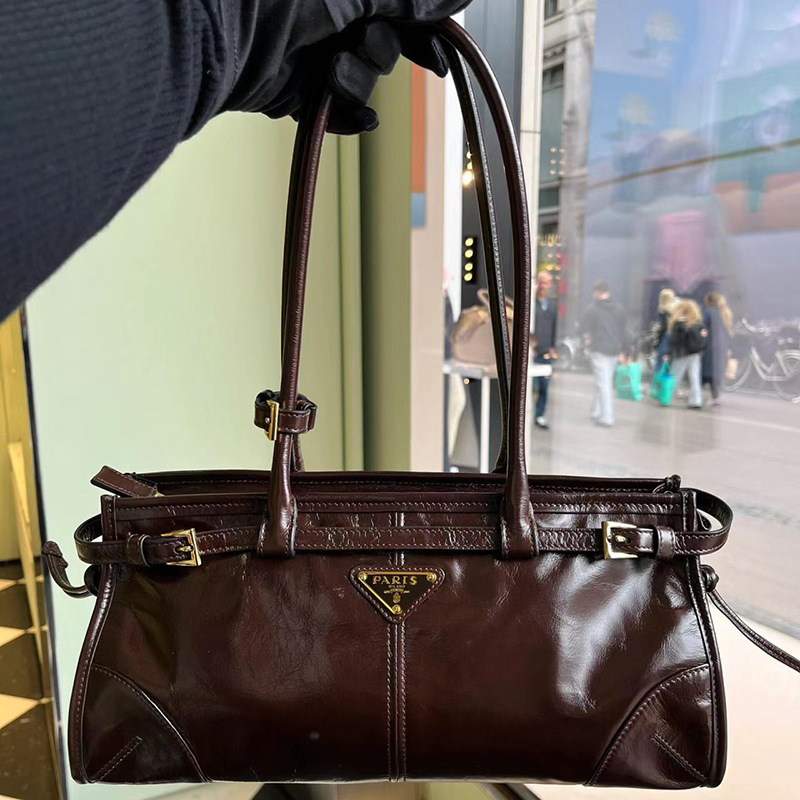 ins2024 Autumn and Winter New Casual All-match Long Hand Shoulder Underarm Bag Oil Leather Belt Buckle Women's Bag Trendy ins2024 Autumn and Winter New Casual All-match Long Hand Shoulder Underarm Bag Oil Leather Belt Buckle Women's Bag Trendy