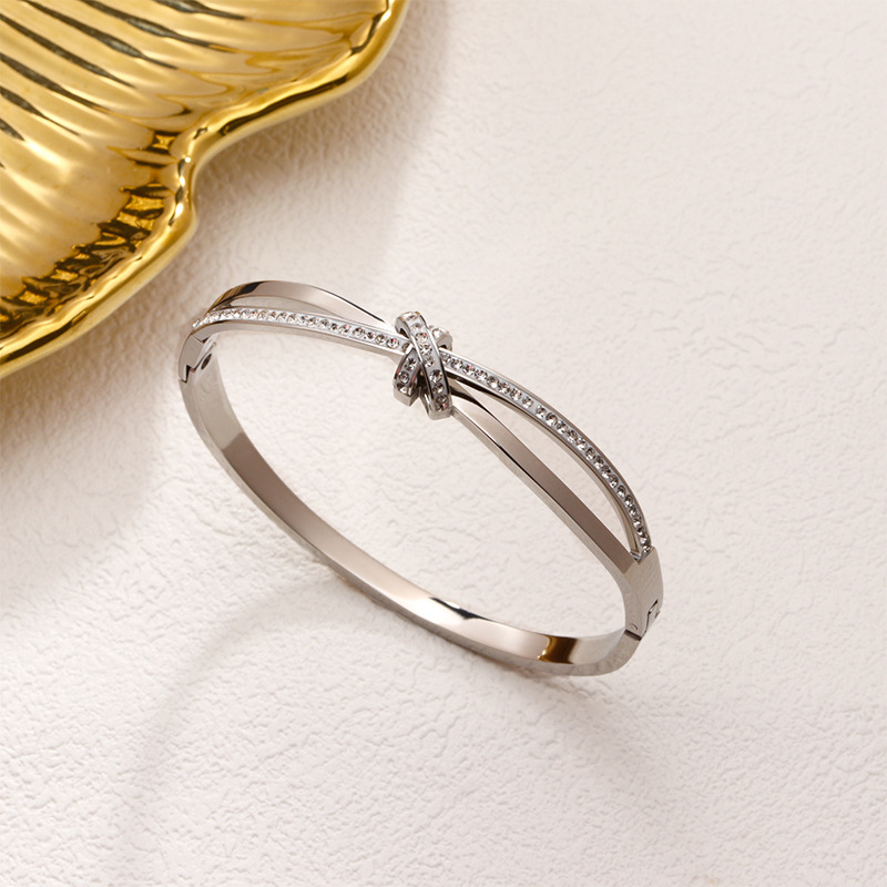 En stock fábrica directa Transfronteriza Popular electrochapado 18K pulsera de acero de titanio femenina personalidad no se desvanece moda nicho moda