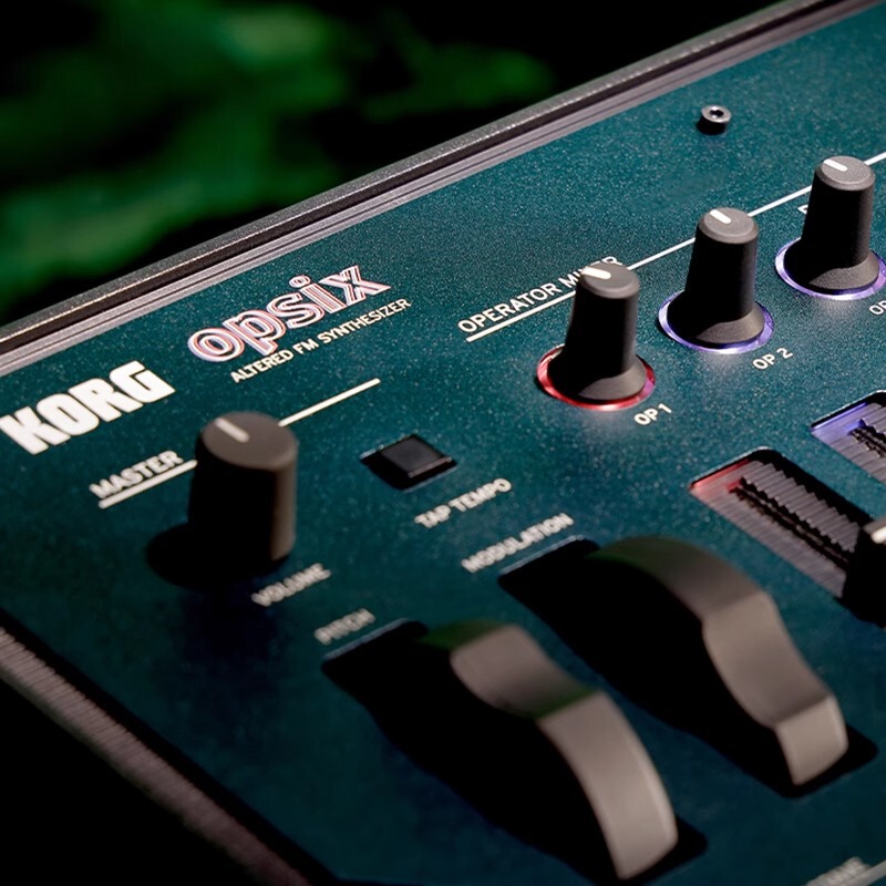 KORG/Extensible Opsix FM Synthesizer Portable 16-Step Sequencer 6-polyphonic 37-Key Full Size