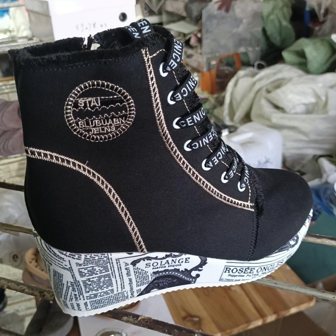 2023 nuevas botas de moda con cordones de punta redonda de lana Comercio exterior de moda más tamaño de cuña inferior inglés zapatos altos