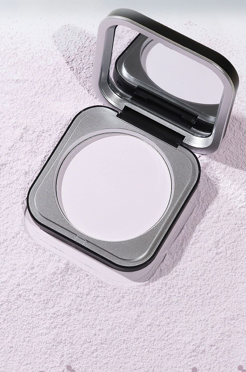 novo's light, translucent, feather-like setting powder compact has a fine texture. It naturally conceals concealers and is easy to handle to enhance your complexion undefined