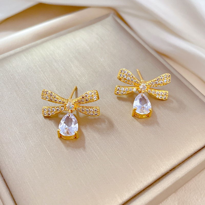 Set collana e orecchini a goccia con farfalla gioielli lusso_voghion.com