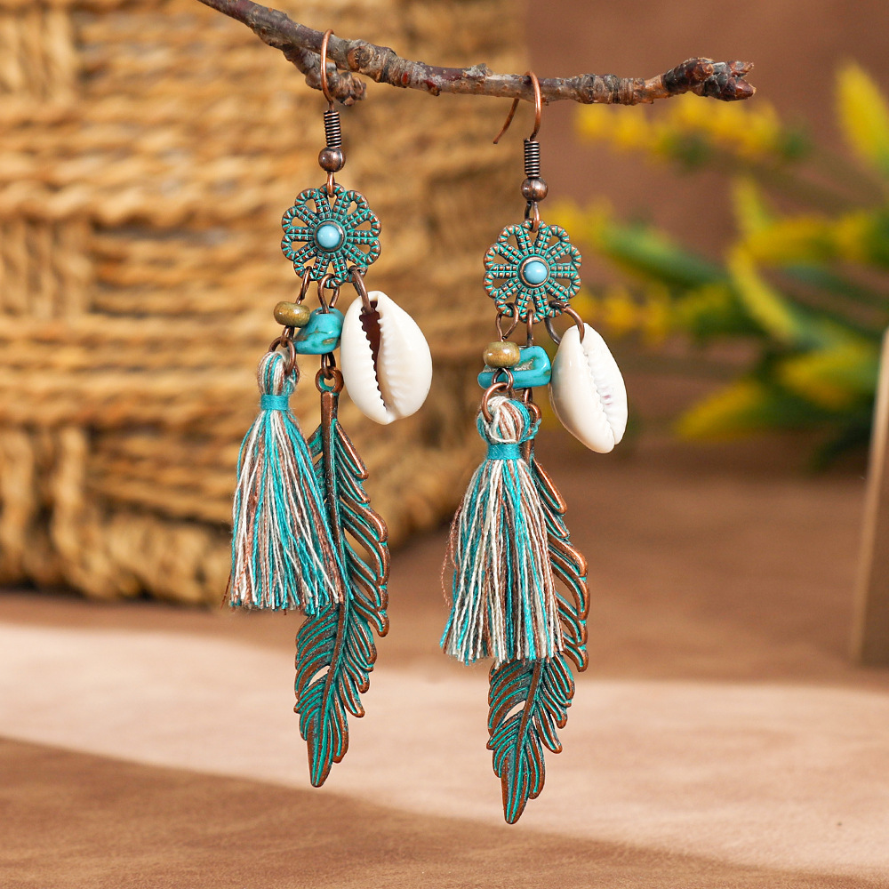 New vintage leaf pendant earrings women's fashion hollow carved alloy tassel earrings European and American fashion jewelry batch