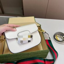 α͹ӡrІμϻ1955R㕿RбͨŮ