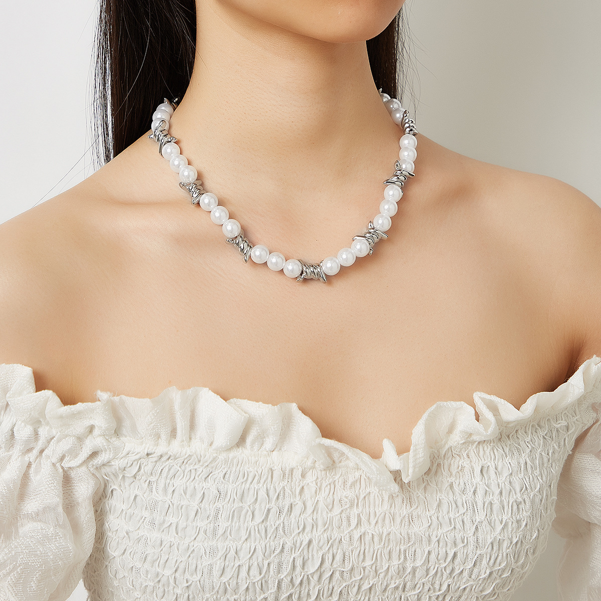 Europe and the United States cross-border high-level sense of cold style temperament thorn stitching imitation pearl hip-hop style men and women with the same necklace women