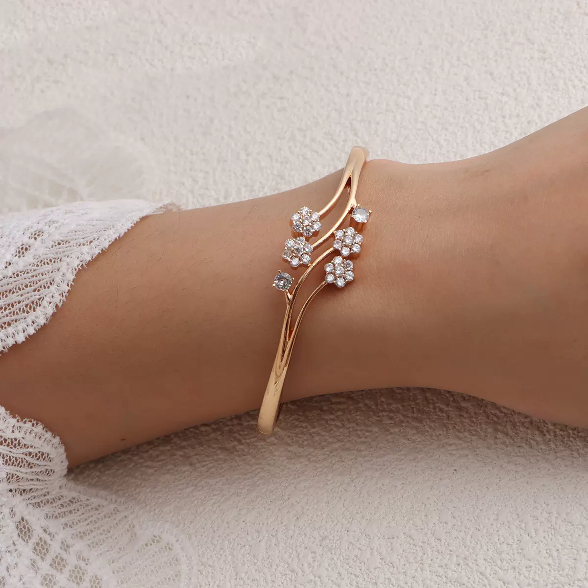 超仙花朵锆石手镯女欧美时尚高级感镶钻手环手链百搭气质轻奢手饰