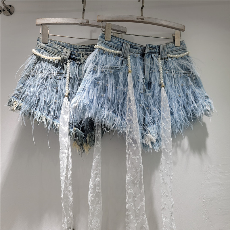 Shorts de Mezclilla con Flecos y Pedrería Cintura Baja