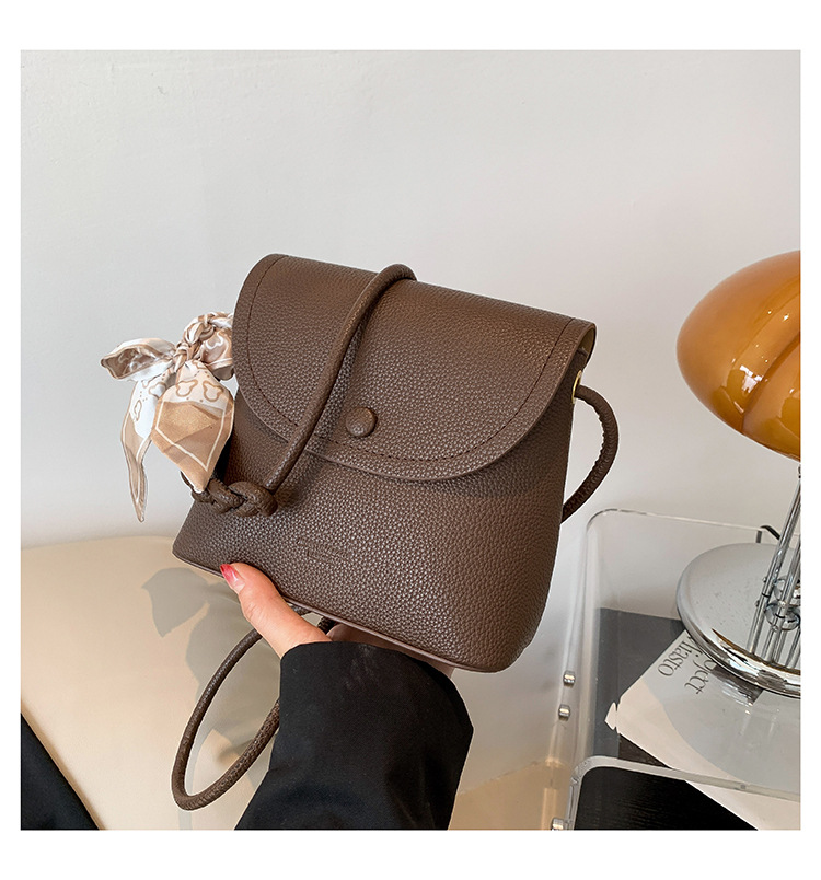 Femmes Petit Faux Cuir Couleur Unie Style Vintage Carré Fermeture Éclair Sac Seau display picture 5