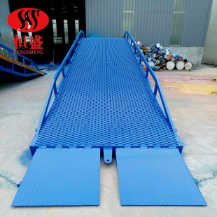 Customized container unloading platform mobile boarding bridge forklift climbing boarding bridge warehouse large tonnage boarding bridge