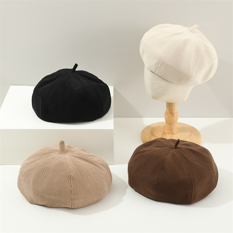 Demi-season corduroy beret