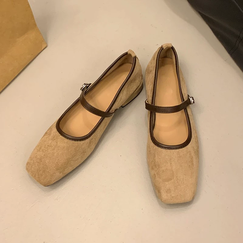 Фея стиль квадратной замши молочные туфли на каблуке женские 2024 новые дикие ретро мягкие туфли на каблуках
