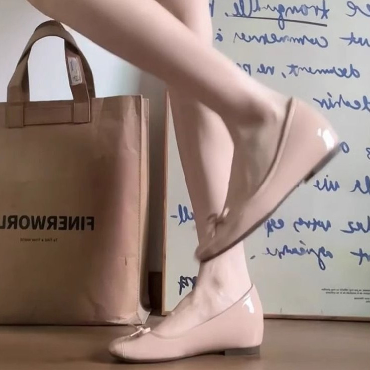 2026 primavera y verano nuevo estilo francés superficial altura de moda zapatos de cabeza de mujer suave y cómodos zapatos de ballet versátiles