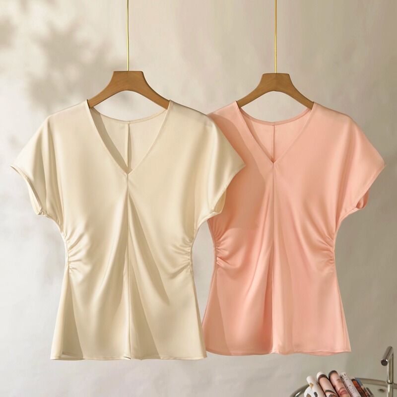 Endi V-Neck Pearlescent Silk Blouse for Women, Summer 2026, High-End Elegant Pleated Waist-Cinching Commuter Shirt