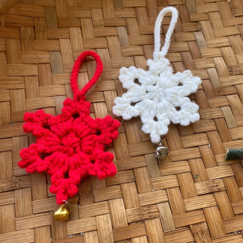 Handmade Crocheted Finished Snowflake Keychain Pendant Creative DIY Gift Bag Pendant Christmas Tree Decoration Pendant