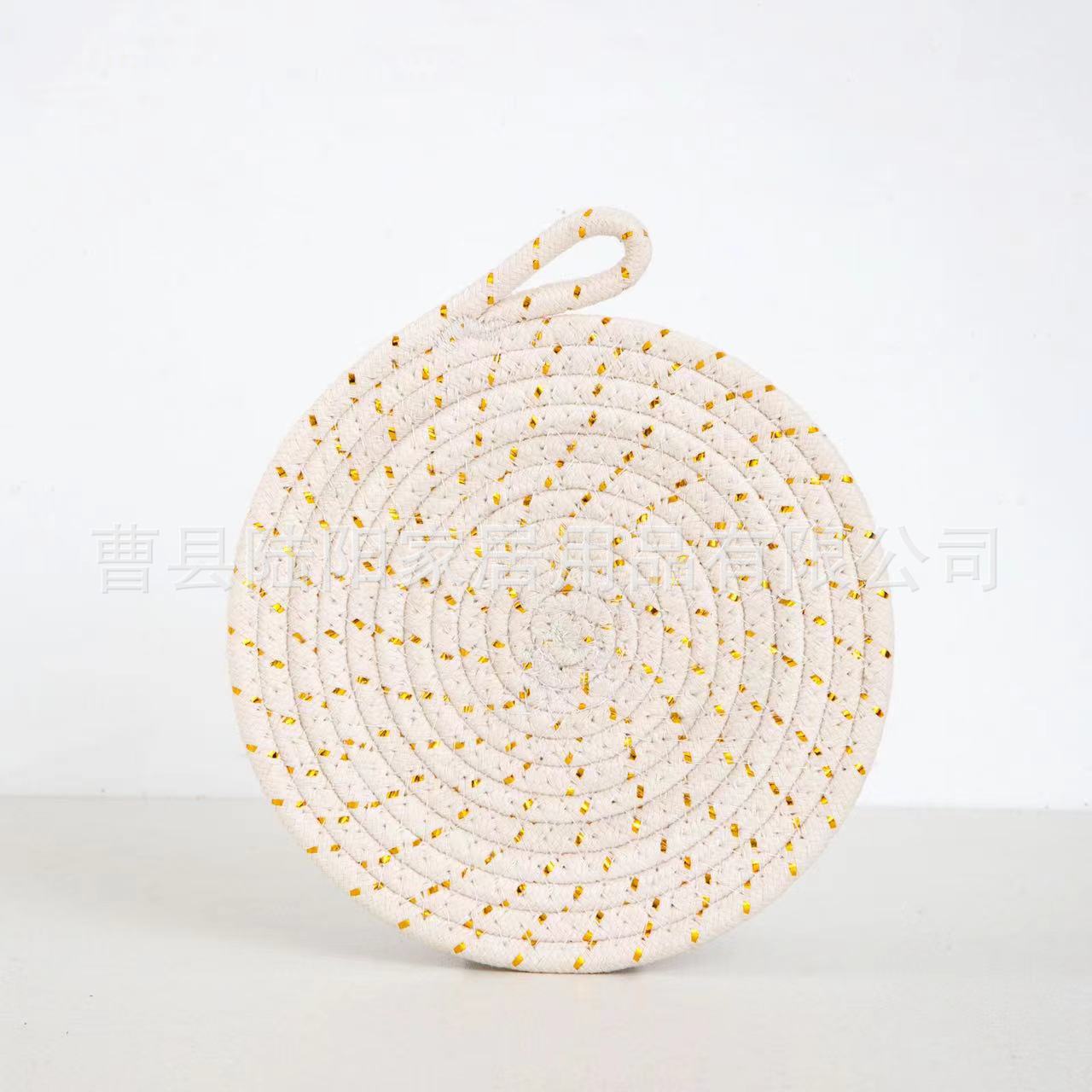 유백색 흙빛 노란색 점