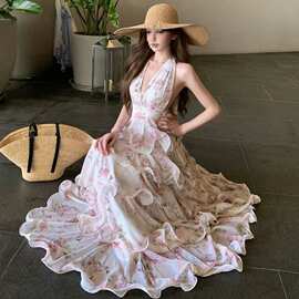 跨境原版做法有内里 度假风碎花v领挂脖连衣裙女夏季收腰显瘦蛋糕