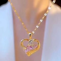 ディザトーンの爆発的なピンクの愛のネックレスの女性のファッションの気質は軽くて豪華な大衆の設計の高い質感の鎖のチェーンの卸売りです。