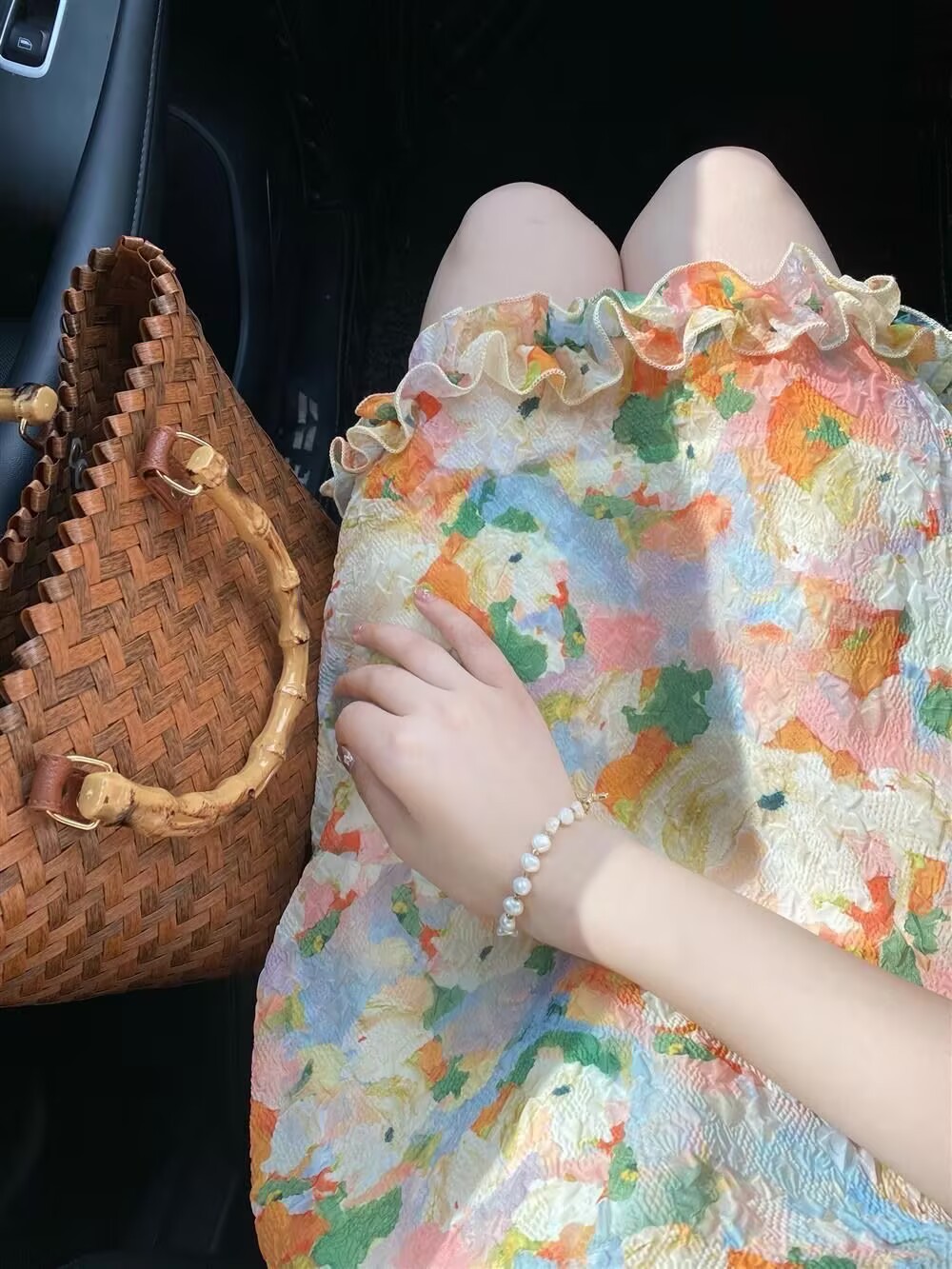 Váy maxi nữ in hoa màu sắc tươi mát, tay bồng nhún eo, phong cách nghỉ dưỡng — màu sắc