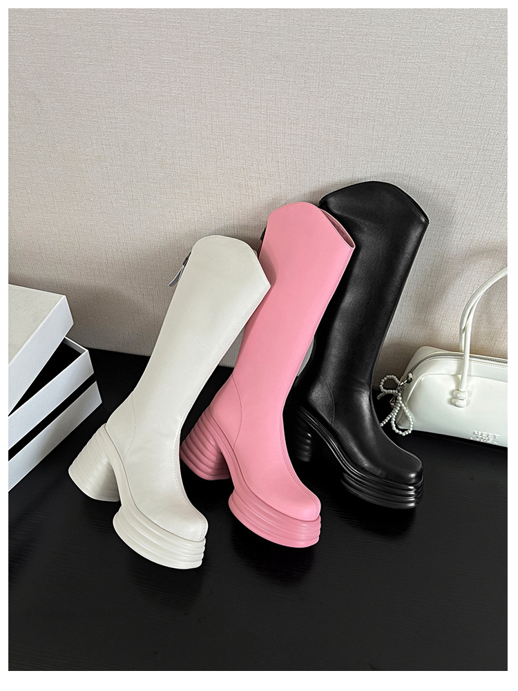 Boot nữ cổ cao đế dày da bò kiểu Chanel cổ chữ V, gót cao 12–15 cm — Lớp lót đơn màu trắng nhạt 12cm, Lớp lót nhung màu hồng 15cm, Lớp lót nhung màu trắng nhạt 12cm, Lớp lót đơn màu trắng nhạt 15cm chi tiết 31