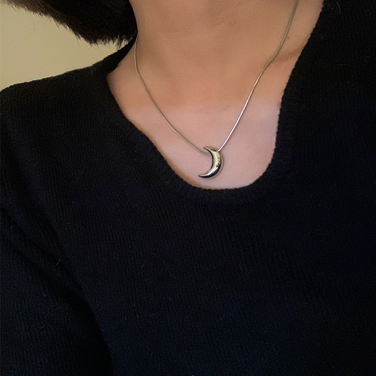 Moon Pattern Women's Gender Polishing Design Ig Style Moon Titanium Steel Polishing Pendant Necklace