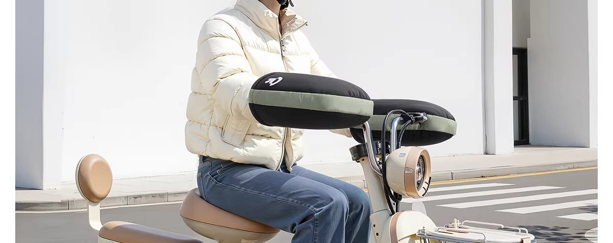25-Year New Model Winter Electric Vehicle Handlebar Covers with Fleece Lining, Warm Protective Gloves for Motorcycles, Cotton-Padded, Waterproof, and Rainproof