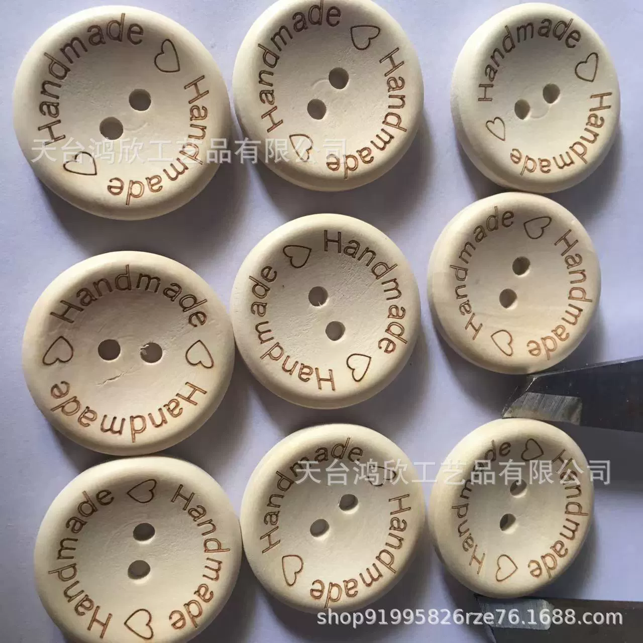 Трансграничные бревенчатые пуговицы Handmade Круглая пряжка два глаза DIY аксессуары аксессуары для одежды лазерная гравировка завод оптом